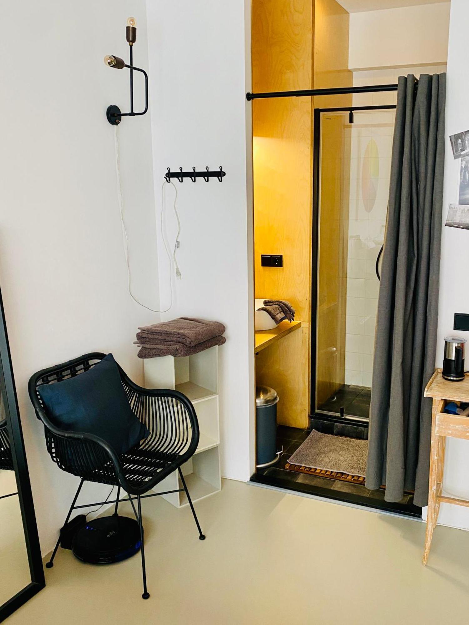 Private Studio With Free Car Parking Амстердам Экстерьер фото
